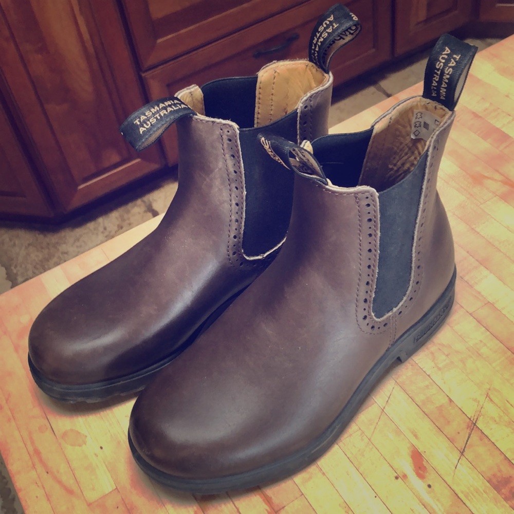 Blundstone size 7 1/2 never worn